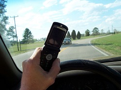 800px-Cell_phone_use_while_driving.jpg